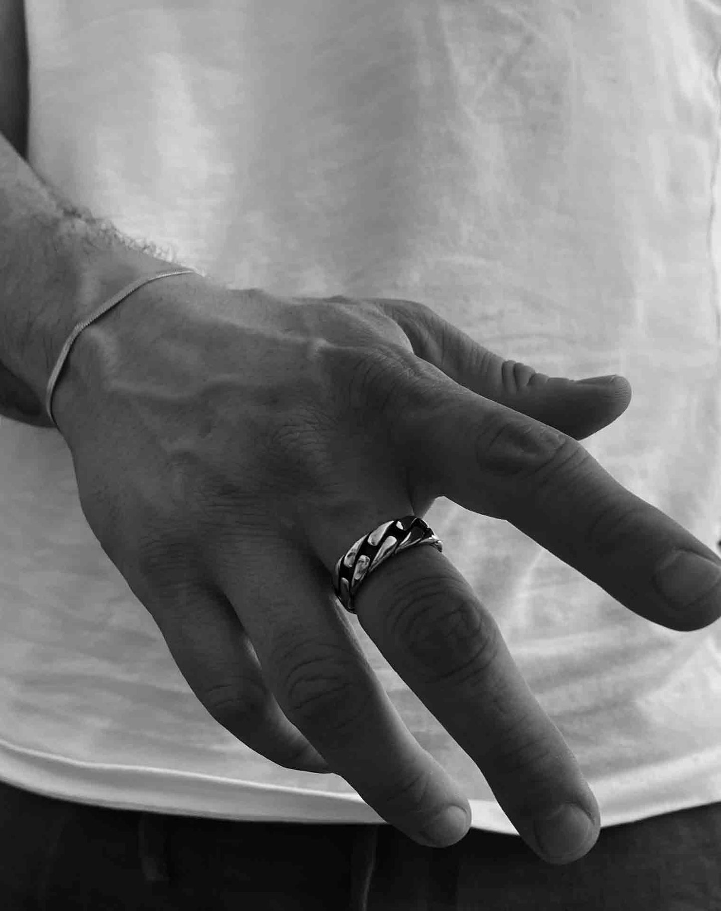 Busan | Anillo de acero quirúrgico 316L para hombre estilo cadena