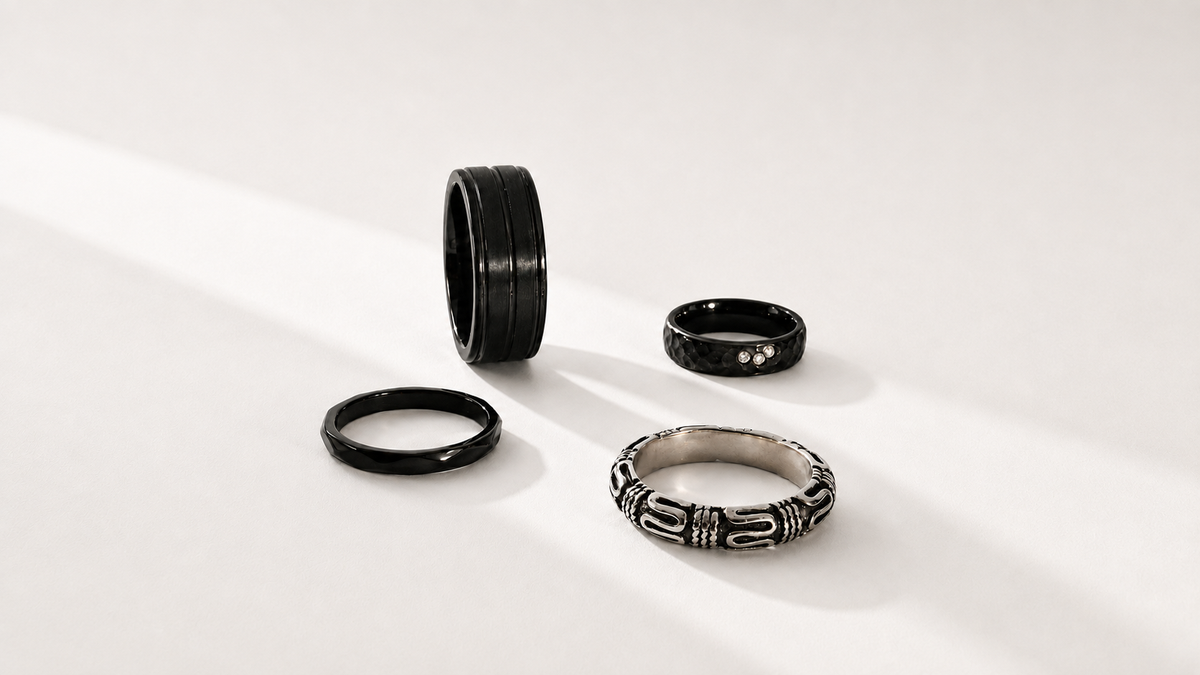Imagen de mano con anillos