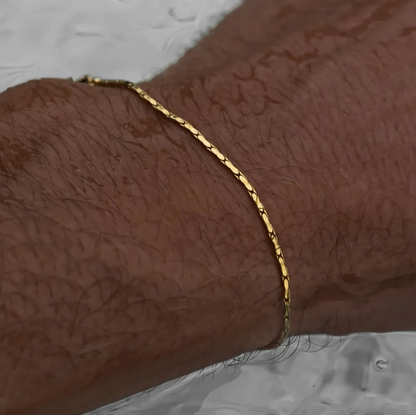 Verona golden | Pulsera de acero quirúrgico enchapada en oro 18k