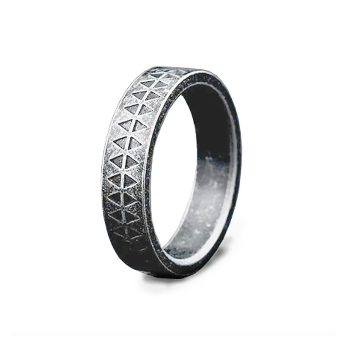 Anillo Vintage Triangles con grabado geométrico de acero MONAK