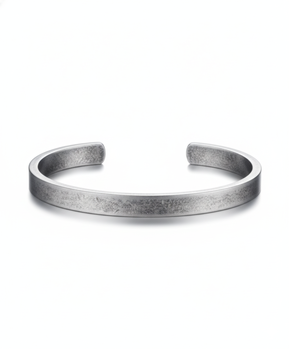 Detalle del acabado del brazalete Agira MONAK