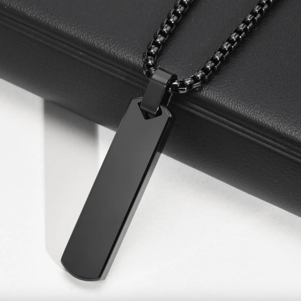 Collar minimalista negro de acero MONAK, vista completa