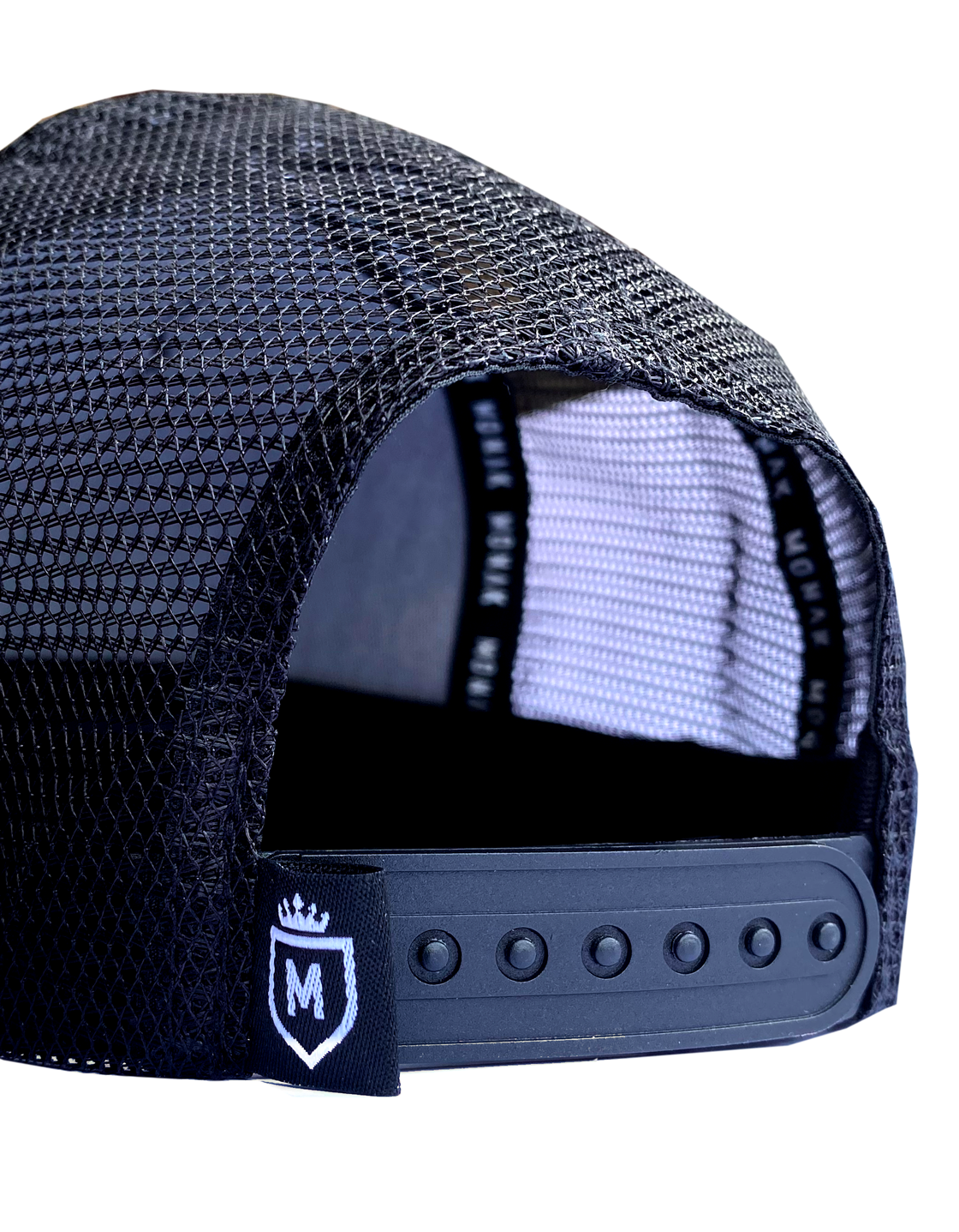 Gorra trucker negra MONAK con panel de malla trasero