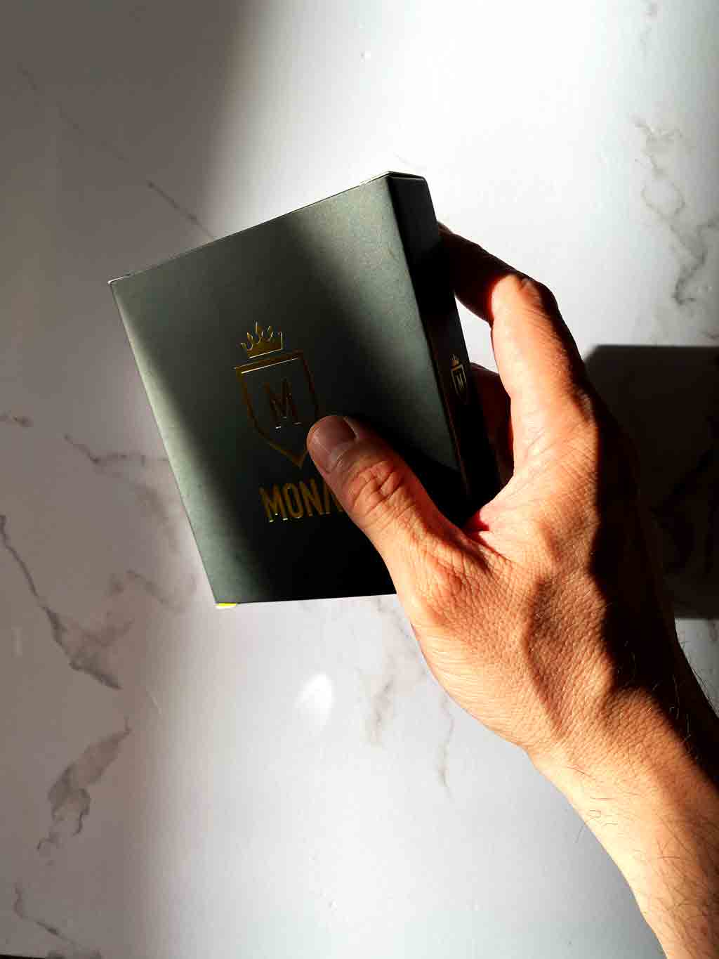 Packaging MONAK: caja de regalo con la pulsera Dacca