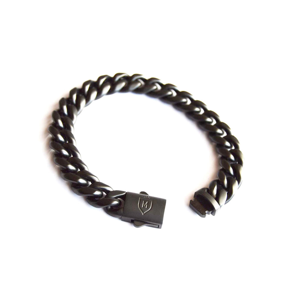 Detalle del eslabón de la pulsera cubana negra mate MONAK