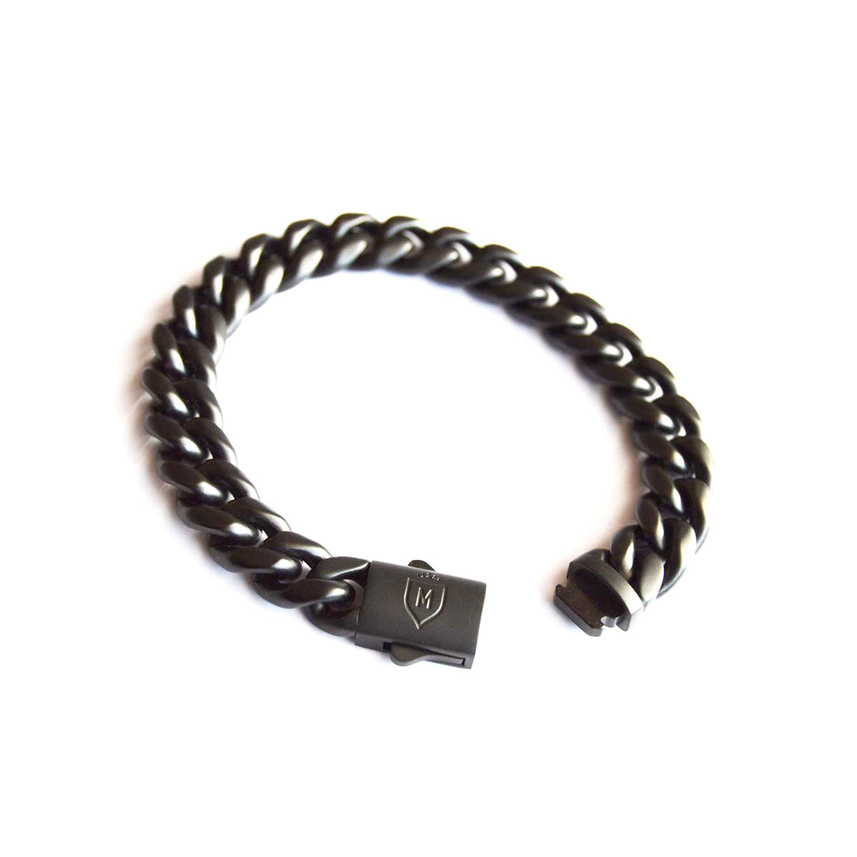Detalle del eslabón de la pulsera cubana negra mate MONAK
