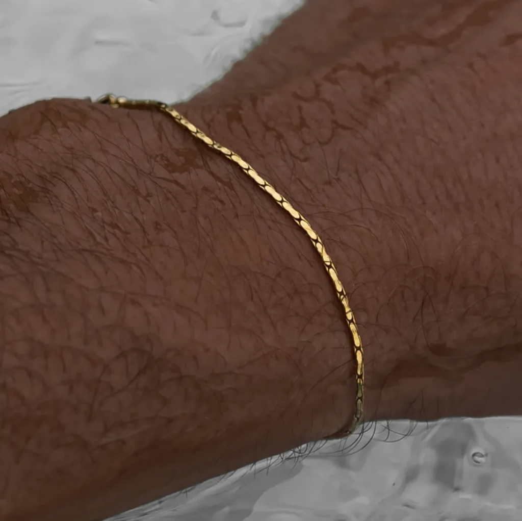 Pulsera dorada Verona Golden de acero MONAK, vista lateral