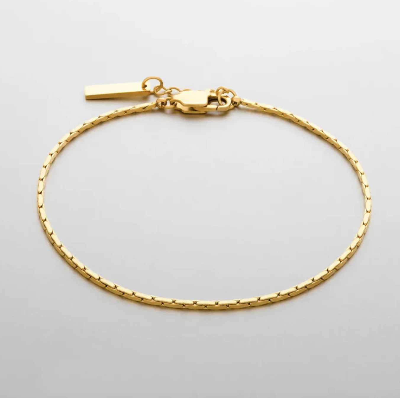 Pulsera dorada Verona Golden MONAK, vista completa
