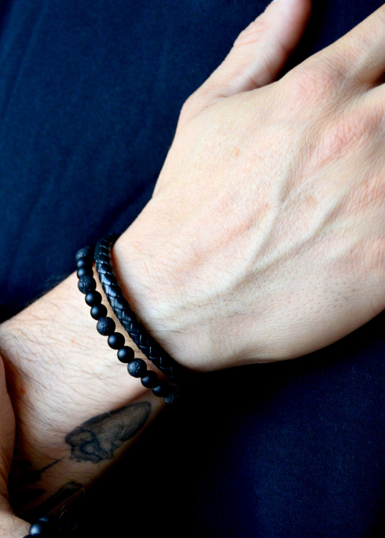 Turin | Pulsera de cuero trenzado y piedra volcánica para hombre